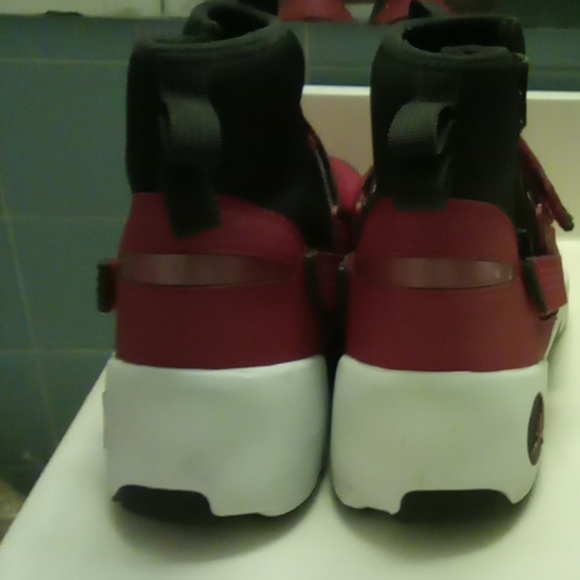 Shoes - Picture 4 of 8